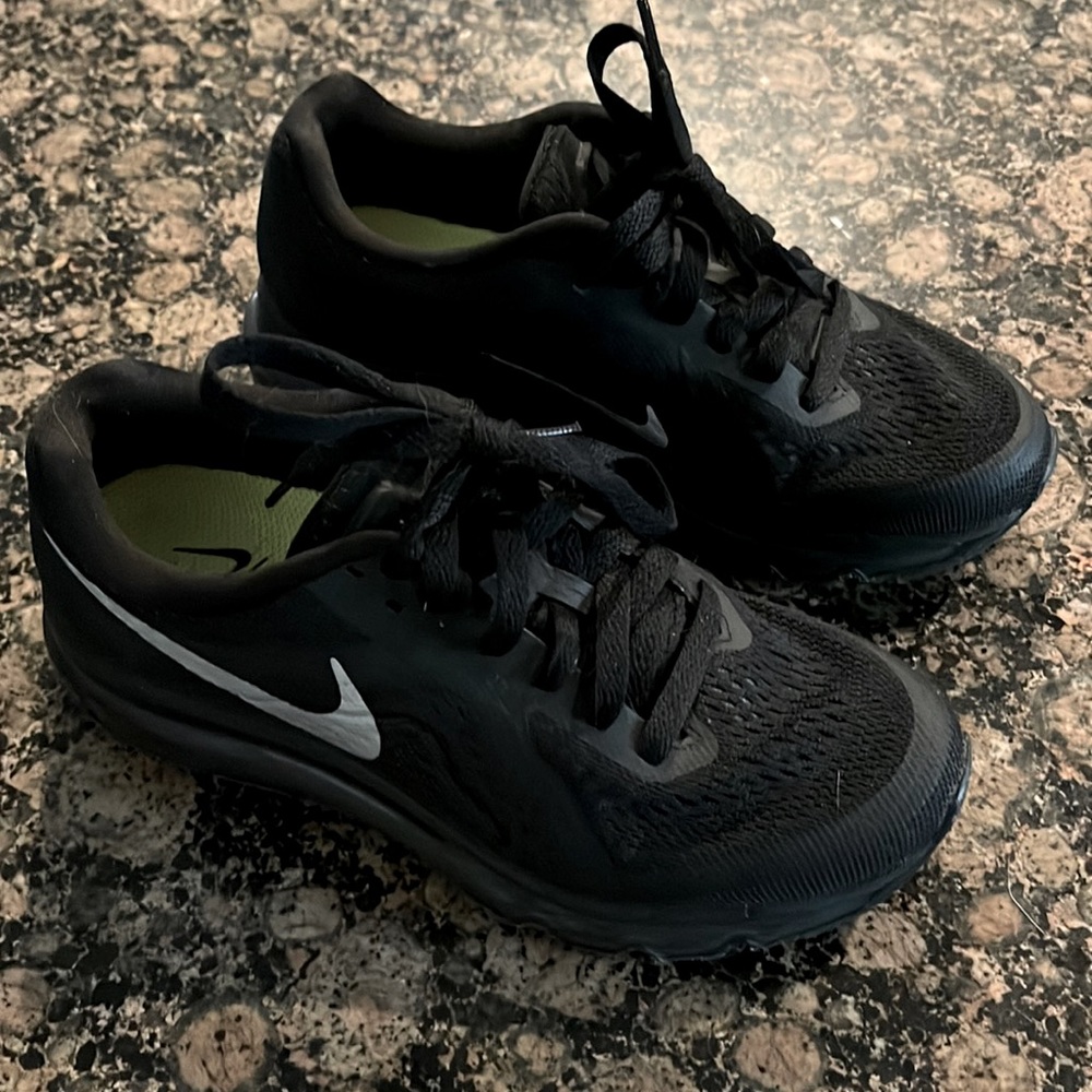 Women’s Nike running shoe, no box, final sale, no returns